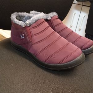 Womens size 11 BJ shoe